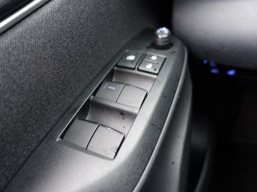 Mazda 2 Hybrid