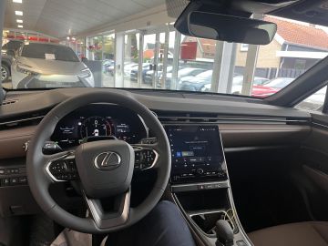 Lexus LBX