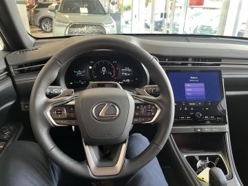 Lexus LBX
