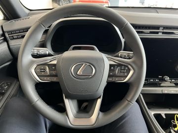 Lexus LBX